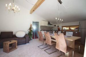 a kitchen and living room with a table and a couch at Alpenapartment Abtenau 2 - 6 Personen in Abtenau