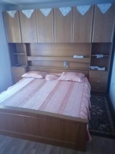 a bedroom with two beds with pink sheets at Vila Anđelija in Velika Kladuša
