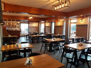 Un restaurant sau alt loc unde se poate mânca la Súgó Panzió Madarasi Hargita