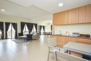 Kuchyň nebo kuchyňský kout v ubytování Tiara Desaru Seaview Residence
