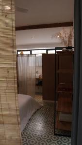 a bedroom with a canopy bed and a desk at La Summer House avec Jardin in Arles