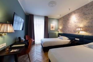 Ένα ή περισσότερα κρεβάτια σε δωμάτιο στο Hotel Perrin - former Carlton