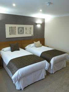 The Barns Hotel tesisinde bir odada yatak veya yataklar