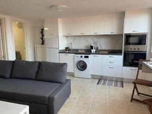 Kuchyňa alebo kuchynka v ubytovaní Apartamento a tan solo 2 minutos de la playa