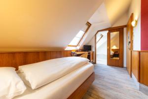 Postel nebo postele na pokoji v ubytování AAAA Hotelwelt KÜBLER