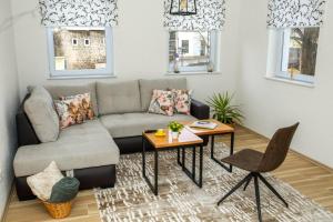 a living room with a couch and a table at apartman UNO in Jajce