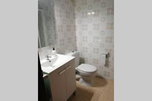 Kúpeľňa v ubytovaní Apartamento con terraza en la playa de La Fosca
