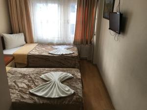 Ein Bett oder Betten in einem Zimmer der Unterkunft Örün Hotel