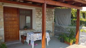 Balkón nebo terasa v ubytování Stone House
