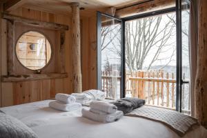 Postel nebo postele na pokoji v ubytování La Cabane Ofuro