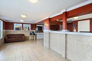 a lobby with a bar and a living room at Travelodge by Wyndham Port of Tacoma WA in Fife