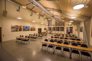 a room with rows of tables and chairs at Thon Hotel Bjørneparken in Flå