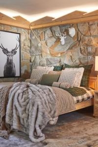 Posteľ alebo postele v izbe v ubytovaní Witkówka WILD Luxury Apartments - Sauna & SPA x Adults Only
