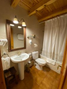 A bathroom at Casa Rural Macia - Apartamentos