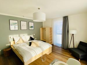 A bed or beds in a room at Haus Stadler - Self Check-in Még 24 kép