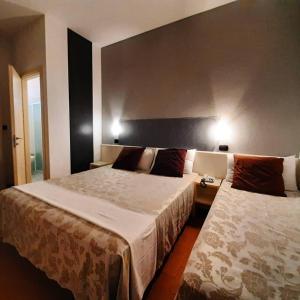 A bed or beds in a room at HOTEL CONTI