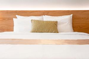 Embledon Hotel客房内的一张或多张床位
