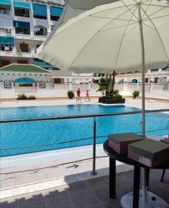 The swimming pool at or close to Eldorado Apartment La Mata