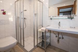 Kúpeľňa v ubytovaní Pension und Appartement Weinschreiber