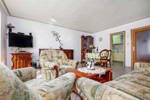 Televízia a/alebo spoločenská miestnosť v ubytovaní Apartment in Rovinj - Istrien 11720