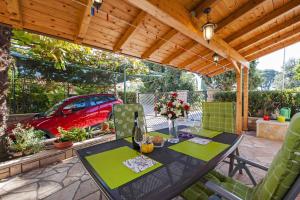 Vonkajšia záhrada v ubytovaní Apartment in Rovinj - Istrien 11720