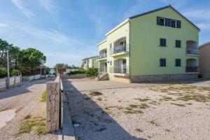 Fotografie z fotogalerie ubytování Apartments in Vir - Insel Vir 41235 v destinaci Vir