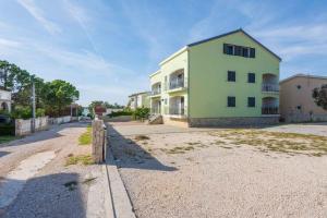 Fotografie z fotogalerie ubytování Apartments in Vir - Insel Vir 41235 v destinaci Vir