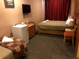 Ένα ή περισσότερα κρεβάτια σε δωμάτιο στο Cottonwood Lodge