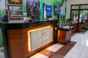 a bar in a store with a sign on it at Hotel Pesona Merak in Merak