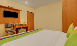TV a/nebo společenská místnost v ubytování Treebo TMS Residency