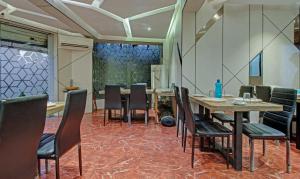 a dining room with a table and chairs at Treebo Trend Glassotel in Kolkata