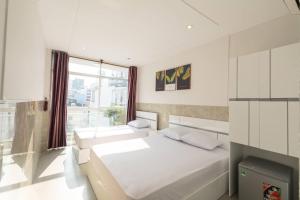 Postel nebo postele na pokoji v ubytování SaiGon CoZy Hotel "241 Pham Ngu Lao Street''