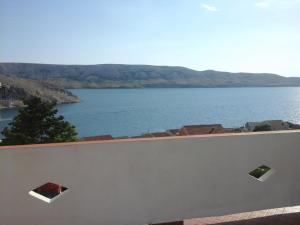 Gallery image of Apartment in Metajna with sea view, balcony, air conditioning, WiFi (4890-1) in Metajna