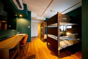 מיטה או מיטות קומותיים בחדר ב-VILLA KOSHIDO ODORI
