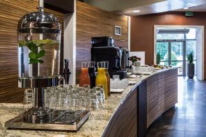 Kuchyň nebo kuchyňský kout v ubytování Hotel Victor Pruszków DeSilva