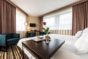 TV a/nebo společenská místnost v ubytování Hotel Victor Pruszków DeSilva