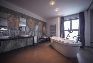 Vannituba majutusasutuses Hotel For You