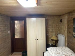 En eller flere senge i et værelse på Ubytovanie v prírode + 1 billede