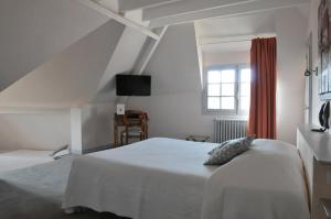 Tempat tidur dalam kamar di Le Relais St jacques