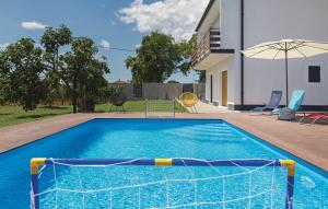 Bazén v ubytování Apartment Belas nebo v jeho okolí