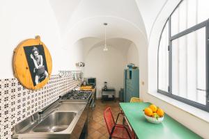 Kuhinja ili čajna kuhinja u objektu Dietro San Domenico Apartment