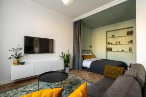 โทรทัศน์และ/หรือระบบความบันเทิงของ Cozy Apartment In Kaunas Center