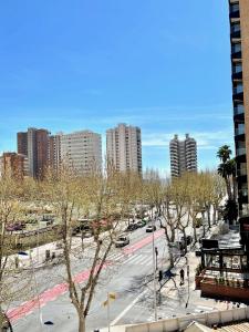 vistas a una ciudad con edificios altos en Mariscal 1 - Aloturin Benidorm, en Benidorm