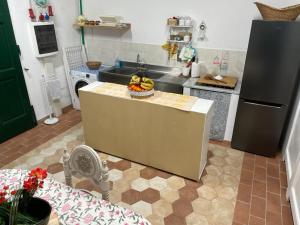 Kuchyňa alebo kuchynka v ubytovaní Casarossa, la casa del cuore