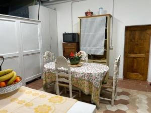 Kuchyňa alebo kuchynka v ubytovaní Casarossa, la casa del cuore