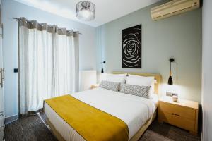 מיטה או מיטות בחדר ב-Andrew's Luxury Residence