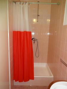 Kúpeľňa v ubytovaní Apartment in Duce with sea view, balcony, air conditioning, WiFi 237-1