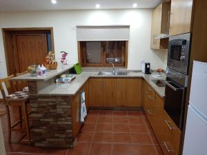 Dapur atau dapur kecil di Casa do Tio Quim