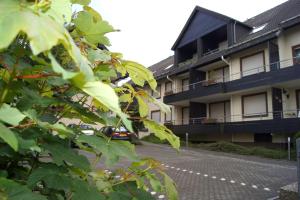 a building with a car parked in front of it at Winterberg Appartement 21077 in Winterberg