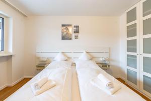 two beds in a room with white walls at Alpseeglück in Immenstadt im Allgäu